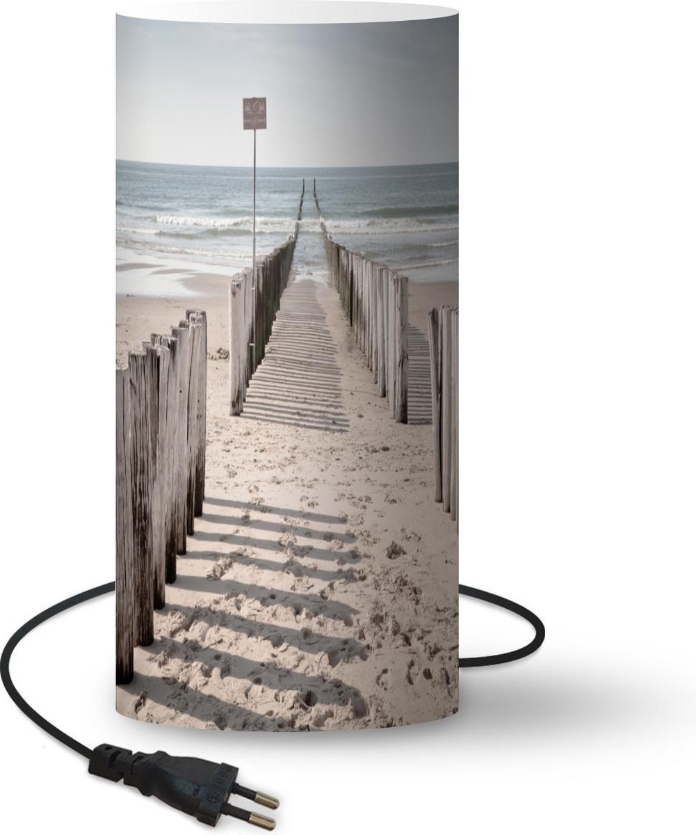 Lamp - Nachtlampje - Tafellamp slaapkamer - Strand - Hek - Schaduw - 33 cm hoog - Ø15.9 cm - Inclusief LED lamp