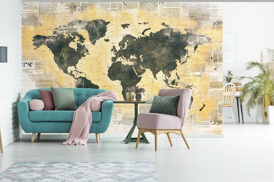 Carte du monde noire sur fond avec peinture orange et journal 450x300 cm