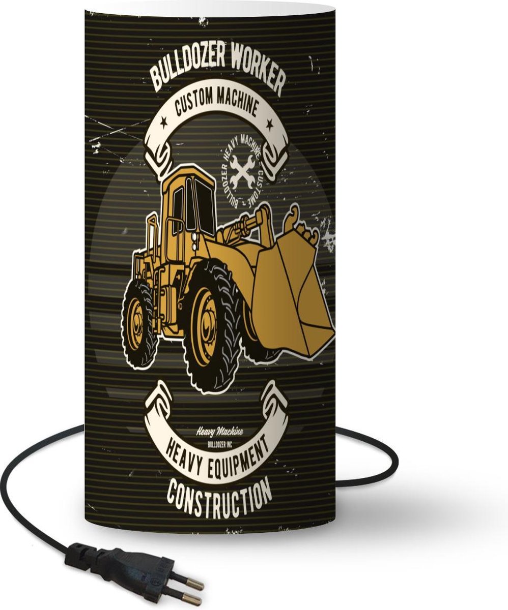 Lamp - Nachtlampje - Tafellamp slaapkamer - Bulldozer - Vintage - Quote - 54 cm hoog - Ø24.8 cm - Inclusief LED lamp