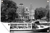 Tuindecoratie Rondvaartboot in de Brouwersgracht in Amsterdam - zwart wit - 60x40 cm - Tuinposter - Tuindoek - Buitenposter
