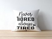 Sierkussen - Moederdag Kussen Met Tekst: Never Bored Always Tired | Voor Mama | Moederdag Cadeau