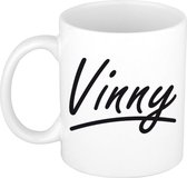 Vinny naam cadeau mok / beker met sierlijke letters - Cadeau collega/ vaderdag/ verjaardag of persoonlijke voornaam mok werknemers