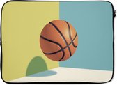 Laptophoes 14 inch - Een basketbal in een kleurrijke omgeving - Laptop sleeve - Binnenmaat 34x23,5 cm - Zwarte achterkant