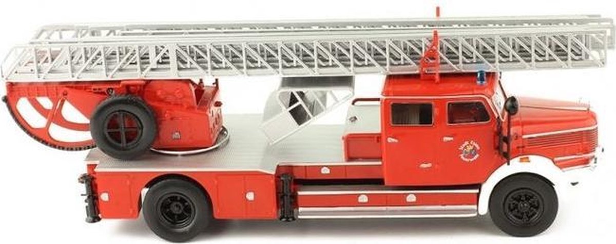 Miniature Camion Pompier IxoModels – Krupp DL 52 – 1/43 – Échelle Grande – Rouge