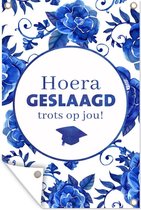 Tuinposter - Tuindoek - Tuinposters buiten - Spreuken - 'Hoera geslaagd, trots op jou' - Quotes - 80x120 cm - Tuin