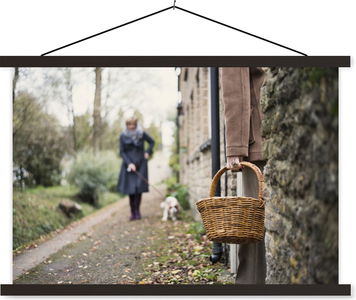 Posterhanger incl. Poster 90x60 cm - Schoolplaat - Vrouw - Hond - Mand - Herfst - Textielposter - Zwarte latten op Prijzenvolger.com