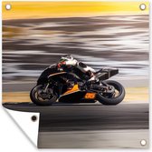 Tuinposters Motor - Racebaan - Oranje - 50x50 cm - Tuindoek - Buitenposter