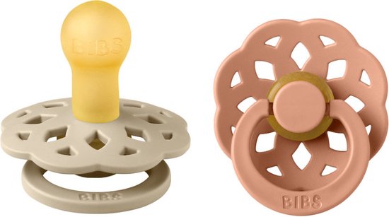 Twee BIBS Boheme fopspenen. Eén vanillekleurig met gele speen en één perzikkleurig met ronde beige speen.