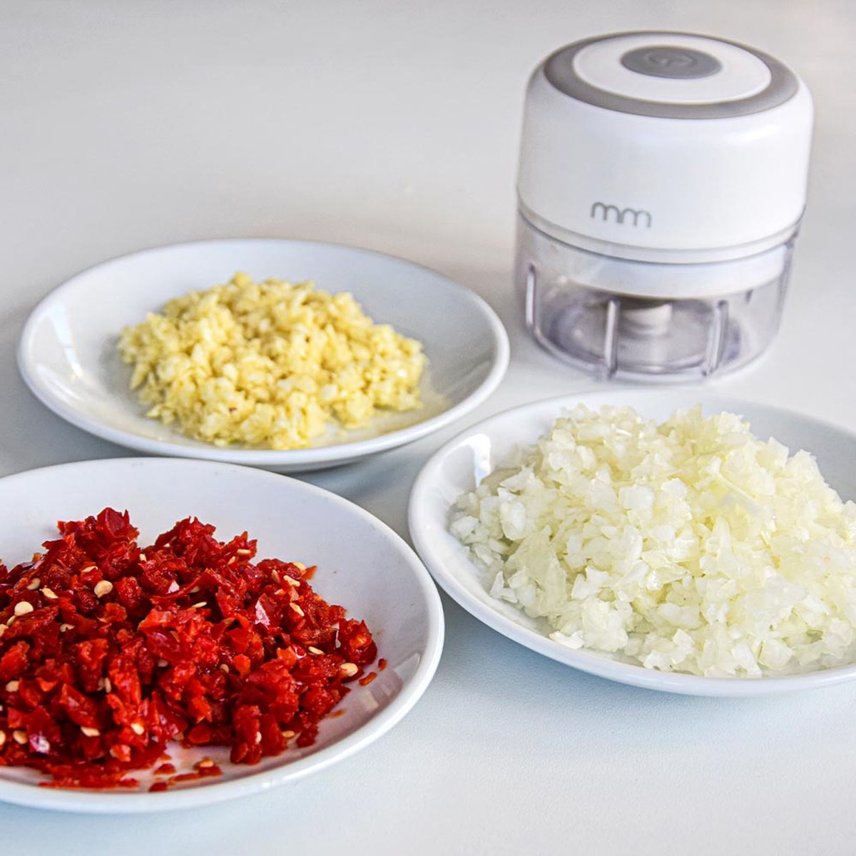 Mini Food Processor - Keukenmachine - Hakmolen - Oplaadbaar – Draagbaar – Incl. Mesjes - Incl. 2 kopjes (200 & 300ml) van MikaMax — cadeau in Koken & Dineren - foto 7