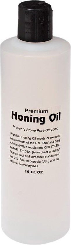 Fles van 16 FL OZ Premium Honing Oil met zwart dopje. Het label zegt: "Prevents Stone Pore Clogging".