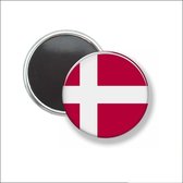 Button Met Magneet 58 MM - Vlag Denemarken - NIET VOOR KLEDING