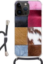 Geschikt voorApple Iphone 14 Pro - Crossbody Case - Een kleurrijk en geruit tapijt met onder andere een koeienhuid - Siliconen - Crossbody - Backcover met Koord - Telefoonhoesje met koord - Hoesje met touw