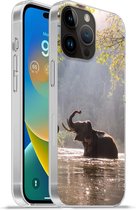 Geschikt voorApple Iphone 14 Pro Max hoesje - Olifant - Water - Dieren - Bomen - Zon - Siliconen Telefoonhoesje