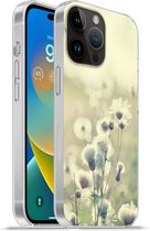Geschikt voorApple Iphone 14 Pro - Softcase hoesje - Bloemen - Veld - Wit - Siliconen Telefoonhoesje