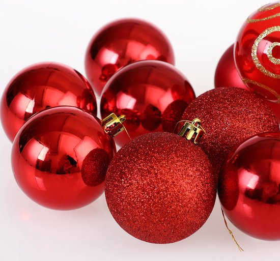 Verschillende rode kerstballen, sommige glanzend, andere met glitters.