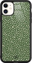 Casimoda® hoesje - Geschikt voor iPhone 11 - Green Dots - Luxe Hard Case Zwart - Backcover telefoonhoesje - Groen