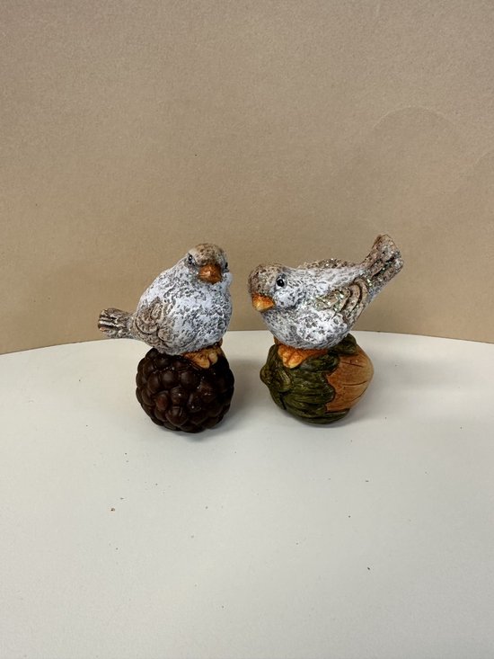 Kerstbeeldjes keramiek - Set van 2 stuks - Kerst vogels - Zilver + glitters - Kerstdecoratie - hoogte 8x7x4 cm cm