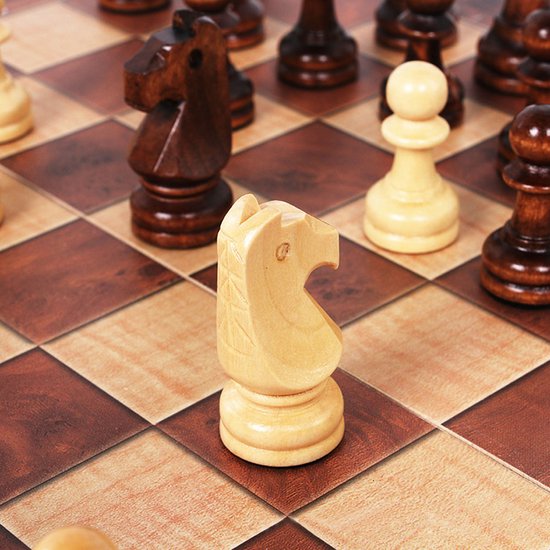 Thumbnail van een extra afbeelding van het spel Schaakbord Hout – 3-in-1 Bord: Schaken, Dammen & Backgammon