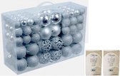 Pakket met 100x zilveren kunststof kerstballen inclusief kerstbalhaakjes - Kerstboomversiering/kerstversiering zilver / zilveren kerstballen