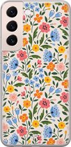 Hoesje geschikt voor Samsung Galaxy S22 - Romantische bloemen - Soft Case - TPU - Bloemen - Multi - Mooie Telefoonhoesjes