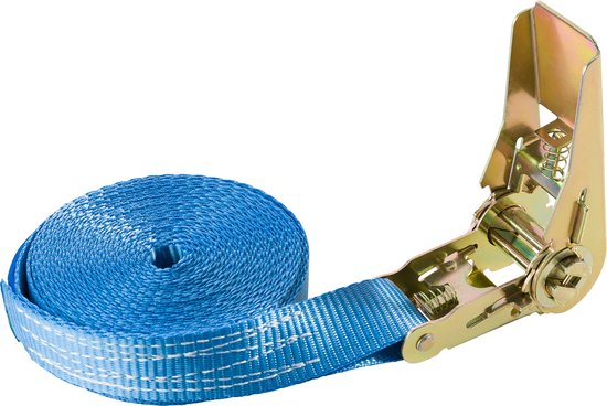 Blauwe spangordel opgerold met een metalen ratel en witte stiksels.