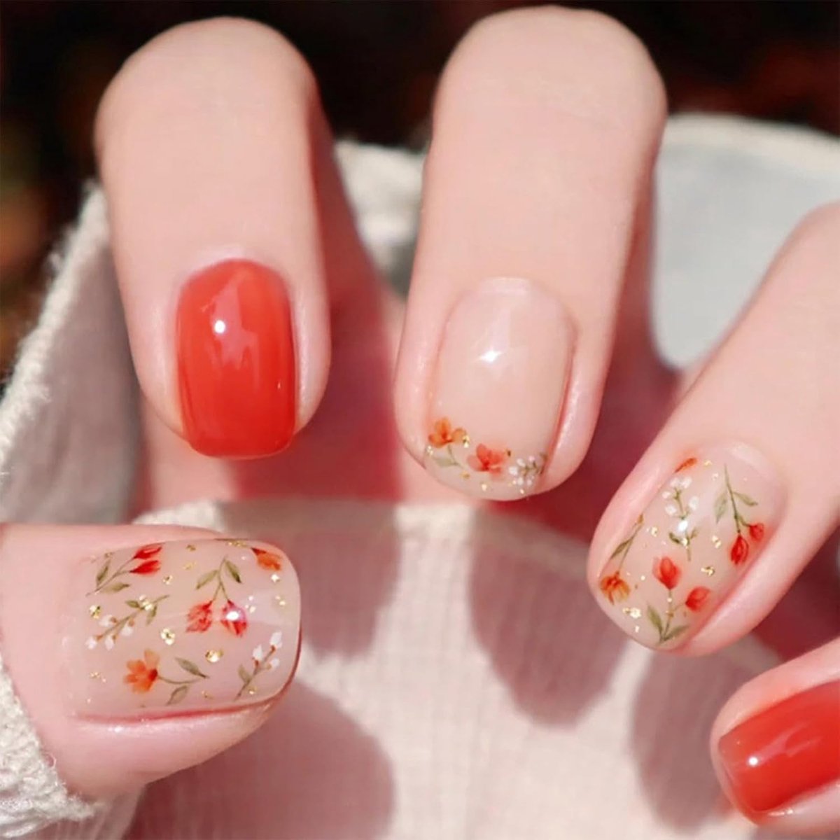 24 Stuks Amandel Press-on Nagels Kort met Herfst Bloemen Design Glanzend - Stick on Set Acryl Nagels te Plakken Kort Vrouwen Meisjes Fake Nagels
