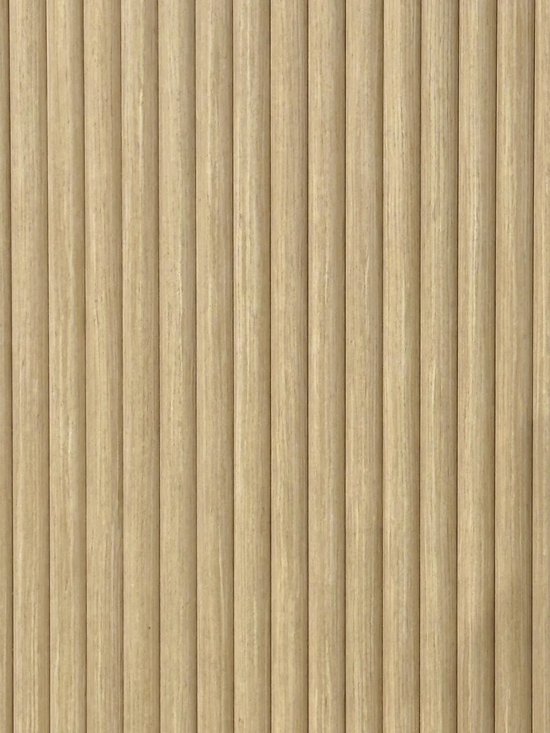 Houten lamellenwand met verticale latten.