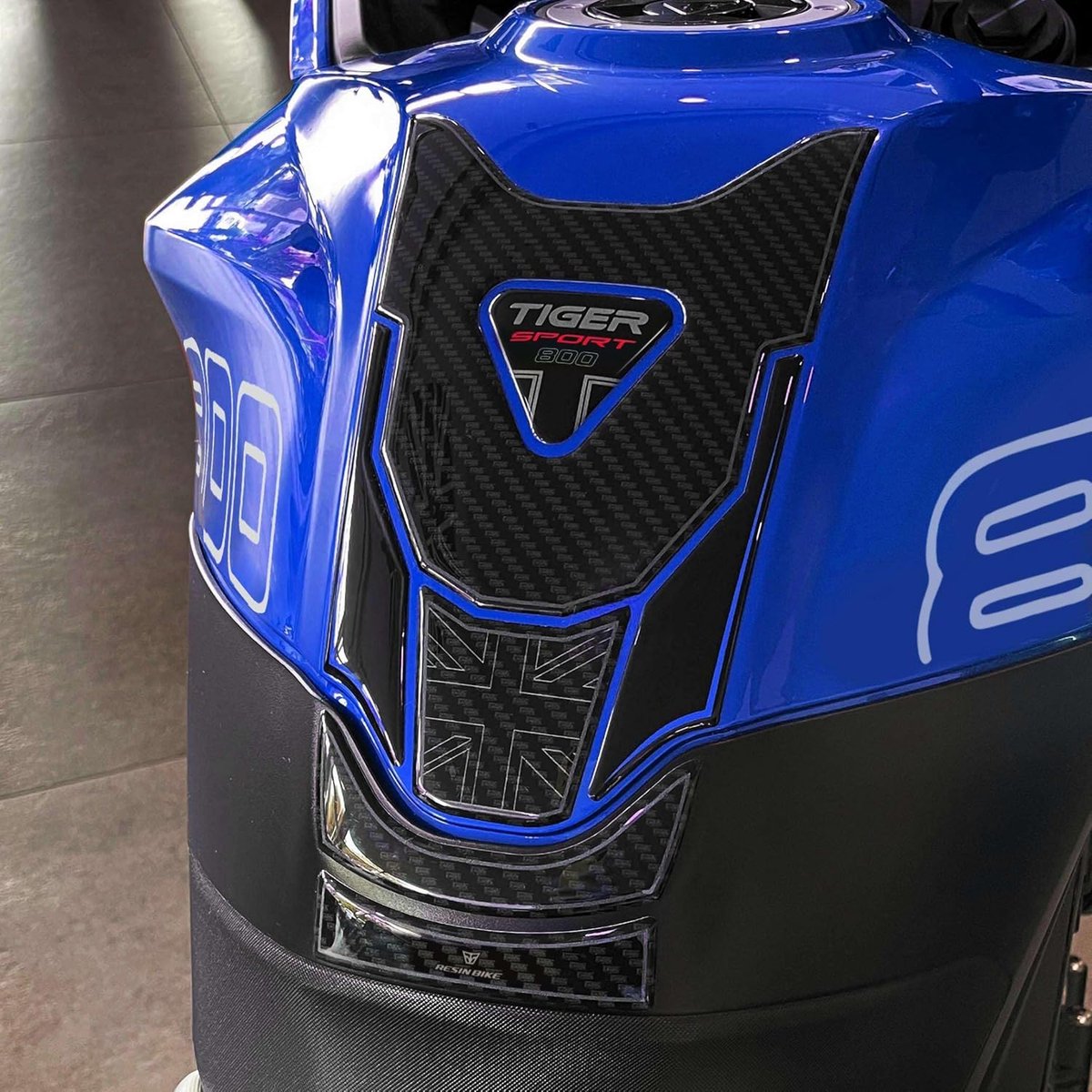 Motorstickers tankbescherming - 3D-harssticker - compatibel met Triumph Tiger Sport 800 2025-2026 - ShopVlot