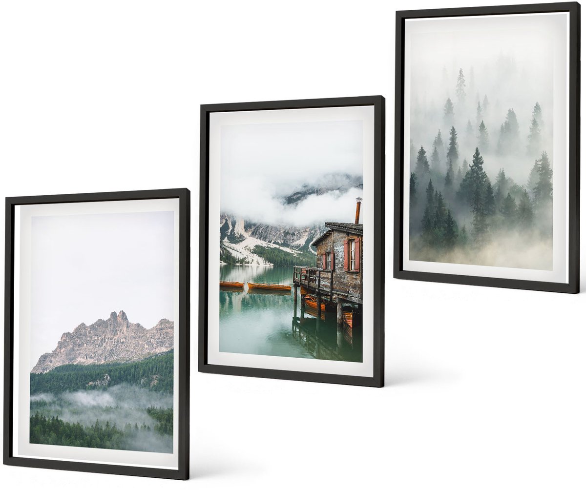Coloray 3-Delige Schilderij Set - Bergen, Meer, Huisje En Mist In Het Bos - 40 x 60 cm - Stijlvolle Muurdecoratie - Kantoor Zwarte lijst