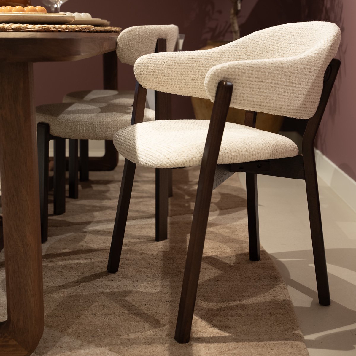 DÉJA Living Eetkamerstoel Uppsala - Beige/Walnoot - Set van 2