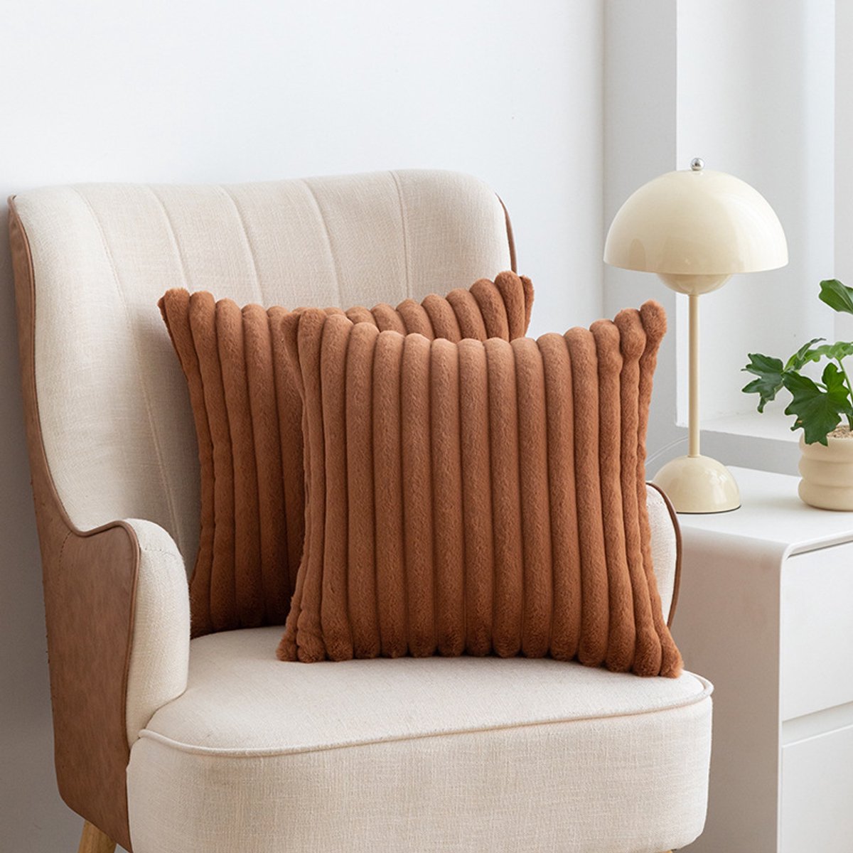 COVREO Sierkussenhoes 45x45 cm coffee brown, pluche met verborgen rits
