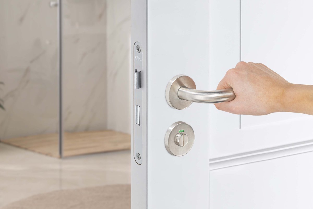 AXA Briton Klik Deurbeslagset Binnendeur - Kruk Oslo geveerd - Ronde rozetten voor toilet en badkamer - RVS
