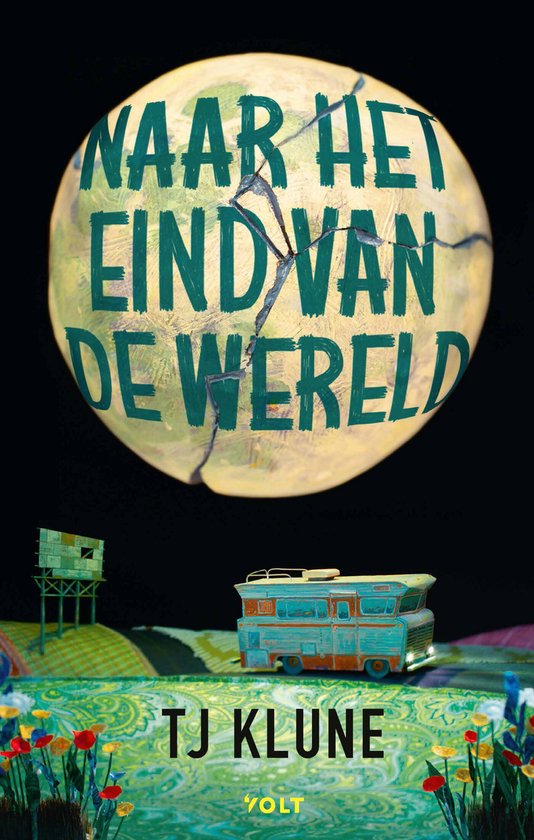Boek 'Naar het eind van de wereld' door TJ Klune. Een gebarsten aardbol met tekst erboven, een retro busje en kleurrijke bloemen op de voorgrond.