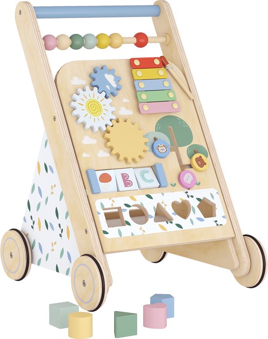 Porteur pour bébé en bois avec diverses activités, dont un xylophone, des engrenages, des blocs ABC et un trieur de formes. Fond blanc.