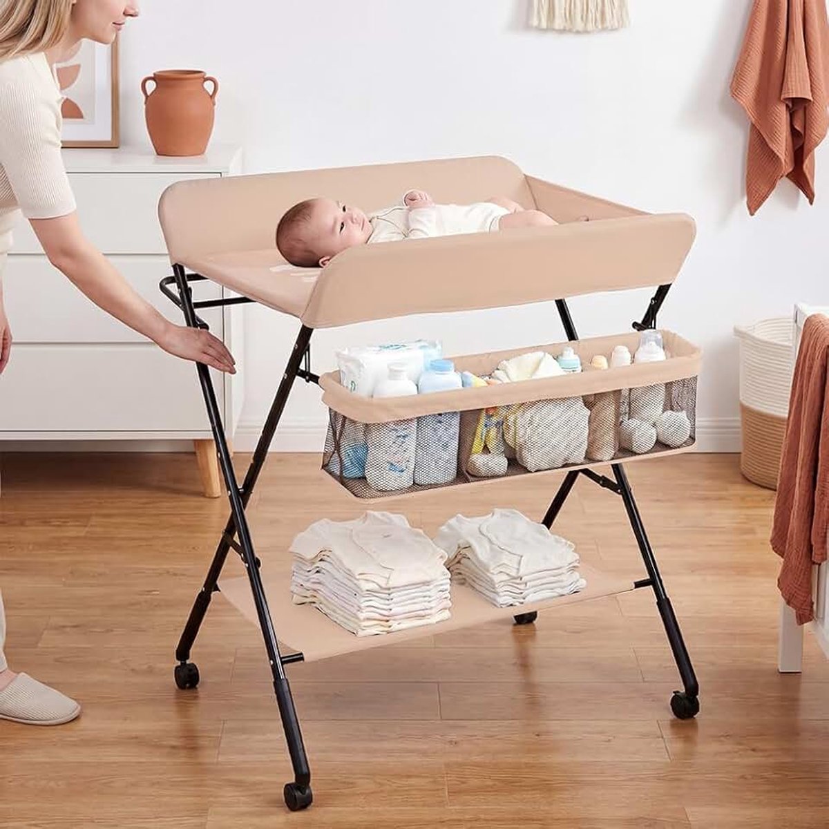 Inklapbare verschoontafel voor pasgeborenen met opbergmand en veiligheidsgordel - Draagbare verschoontafel op wieltjes, in hoogte verstelbaar in 3 posities, ergonomisch (Beige)