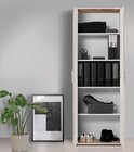 Bruine eikenhouten kast met open deuren, gevuld met kleding, mappen, schoenen en plant.