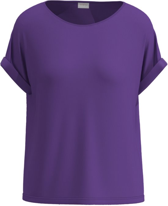 Paarse pyjamatop met wijdvallende hals en opgerolde mouwen.