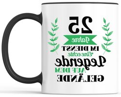Koffiemok met spreuk - Dienstjubileum cadeau - Verras collega - Vaatwasmachinebestendig - 330 ml - Wit-zwart
