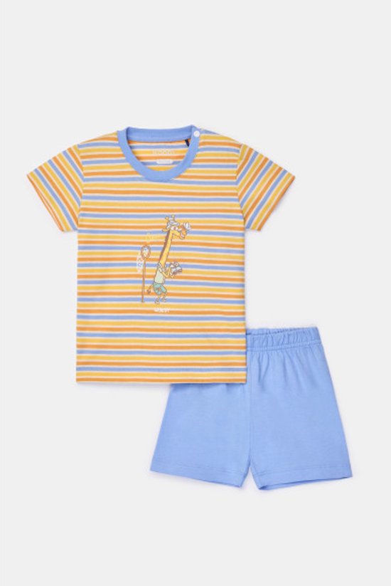 Ensemble de pyjama : chemise rayée orange, bleue et jaune avec impression girafe et short bleu clair.