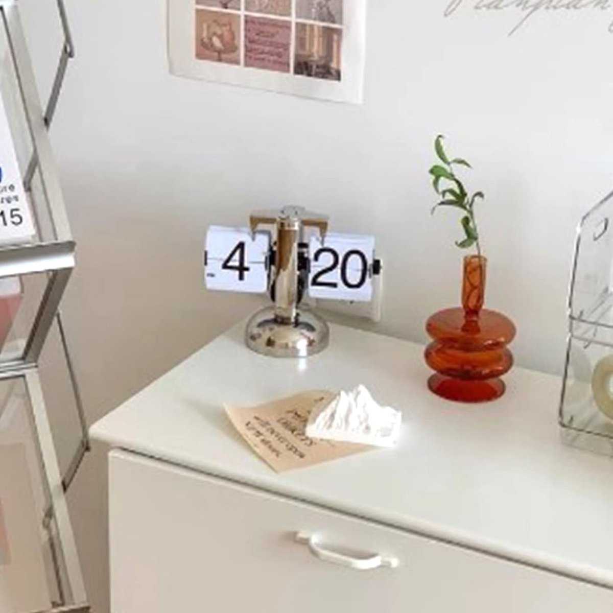 Minimalistische Opklapbare Digitale Klok voor Bureau en Woonkamer - Automatische Flip-klok in Wit, Perfect voor Thuisgebruik en Decoratie