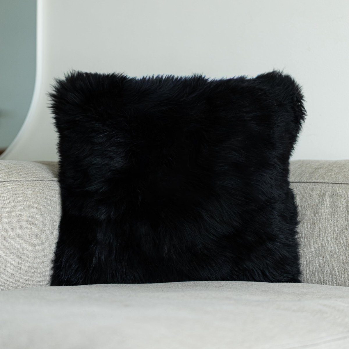 Kussenhoes 50x50 cm | Duurzame Langharige Nieuw-Zeeland voor Scandinavische Stijl | Pluizige Kussens voor Bank, Stoel en Bed | Kleur: Zwart