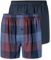 Twee boxershorts: één met ruitpatroon in donkerblauw en bordeauxrood, en één effen donkerblauwe.