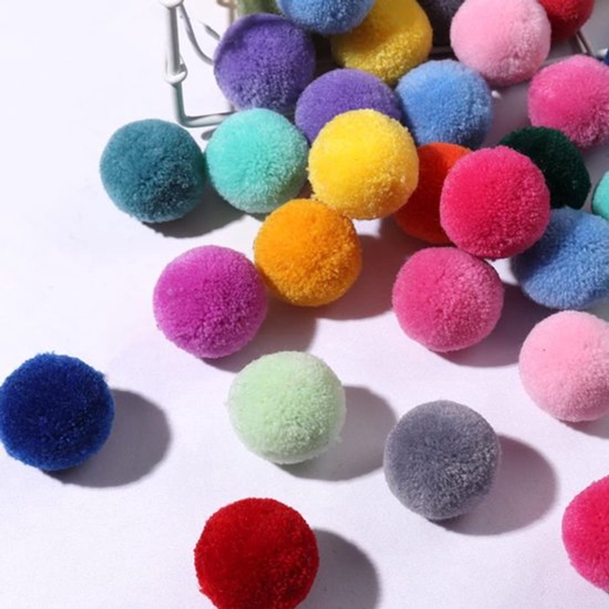 Dailygoody - Pompons voor Knutselen - Kleurrijke Ballen - 30 Stuks