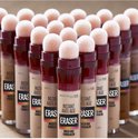 Rij van "Instant Anti Age Eraser" concealers met sponsapplicators.