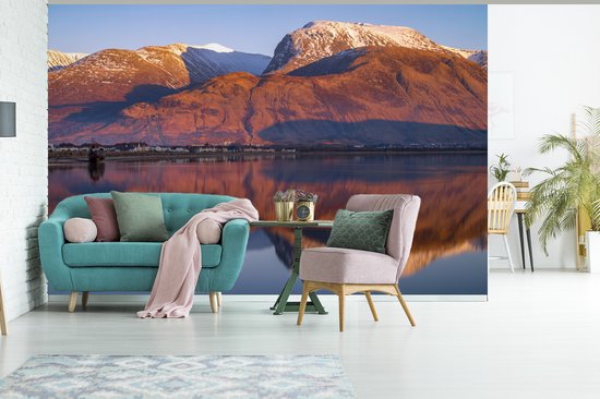 Papier peint photo vinyle - Reflet du Ben Nevis dans l'eau largeur 360 cm x hauteur 240 cm - Tirage photo sur papier peint (disponible en 7 tailles)
