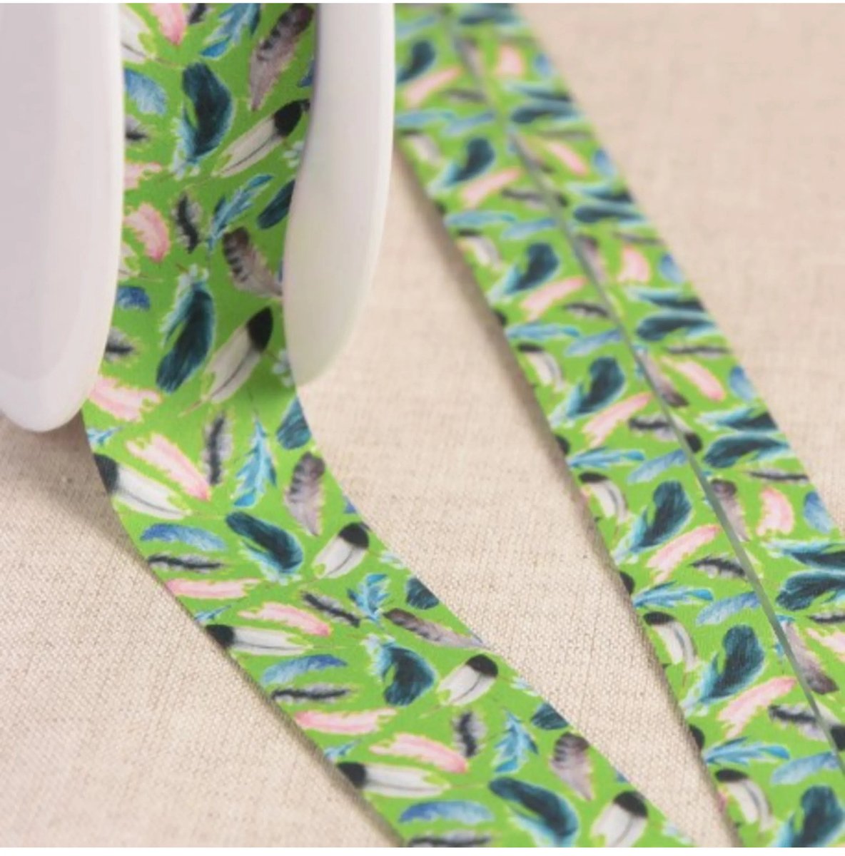 Stephanoise Biasband met veren 27mm anijs groen