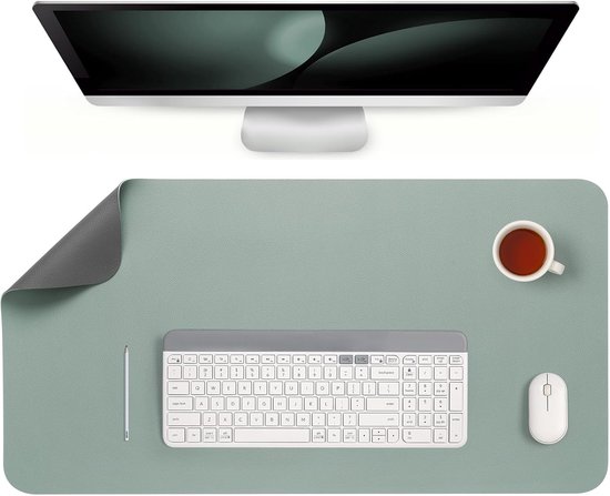 Tapis de bureau vert sauge avec bord retourné, ordinateur, clavier, souris, stylet et tasse de thé.