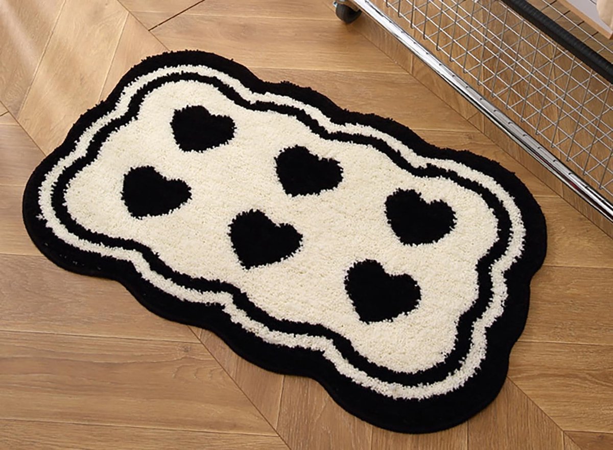 Omgoods - Witte en Zwarte Hart Badmat 50 x 80 cm