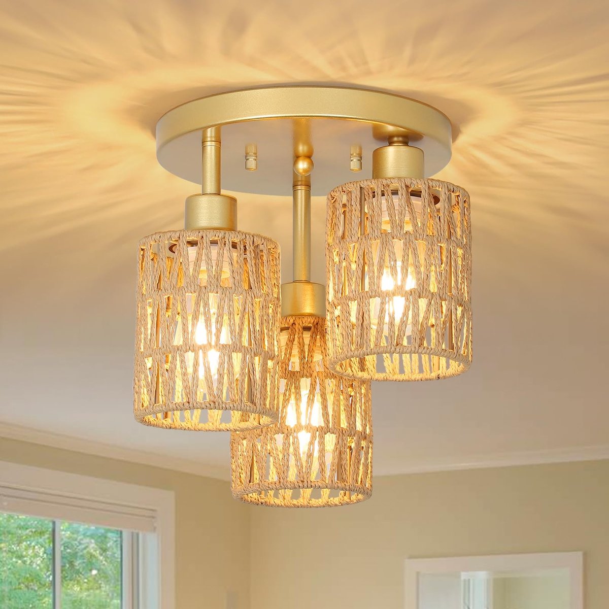 Omgoods - Boho Plafondlamp met 3 Rieten Lampenkappen voor een Modern Interieur