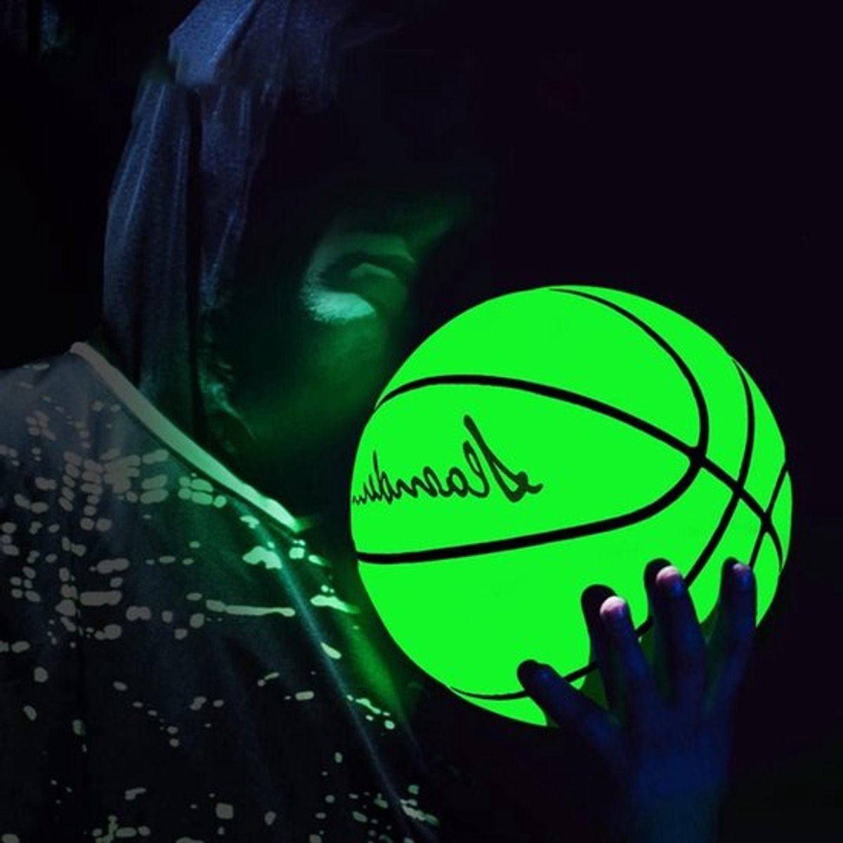 Reflecterende Glow-in-the-Dark basketbal maat 7 met mesh tas en pompnaald, lichtgevende holografische basketbal voor sportliefhebbers en cadeau voor jongeren en volwassenen